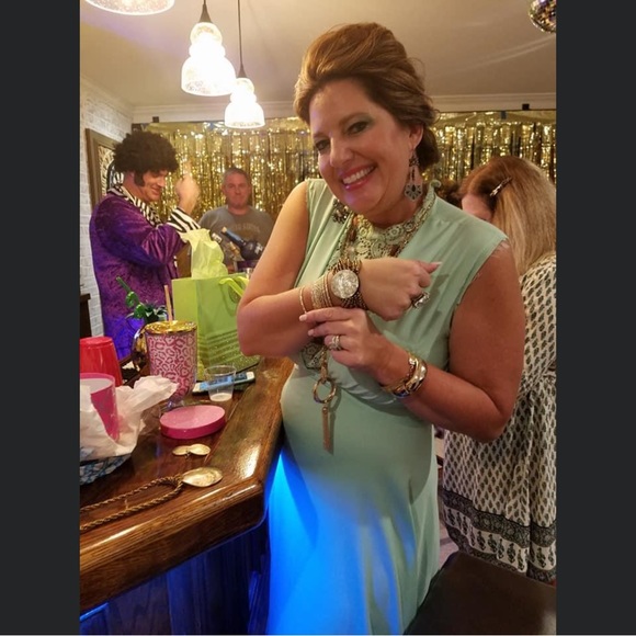 Meet your Posher, Traci - Picture 3 of 6